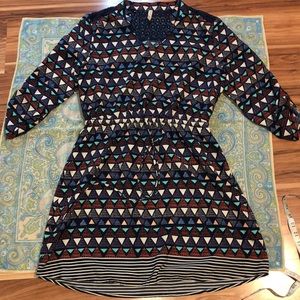 Women’s V-Neck Patterned Dress